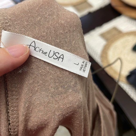 Active USA size large top - Picture 4 of 4